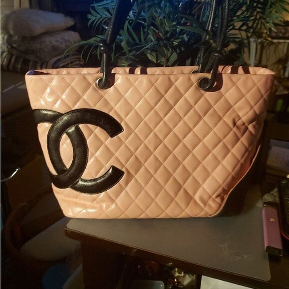CHANEL Pink and Black Quilted Tote - Picture 7 of 10